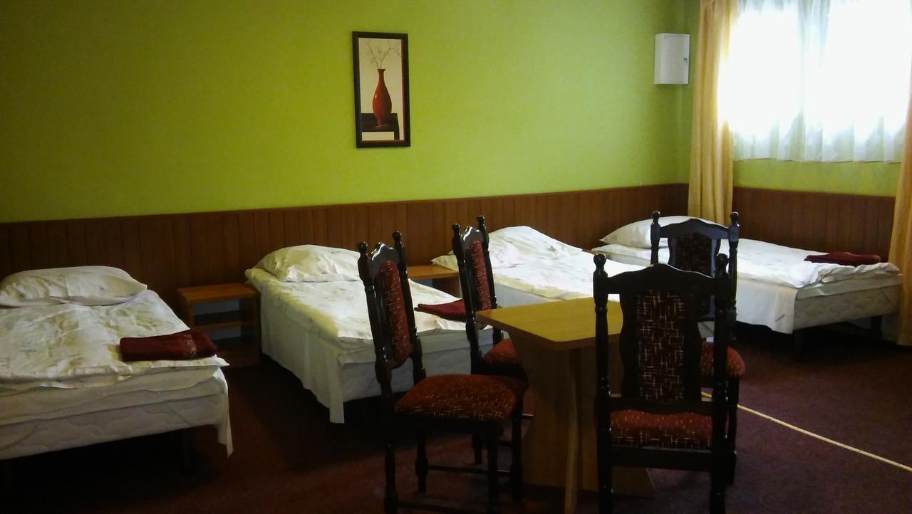 Hotel Kakadu Konin  Buitenkant foto
