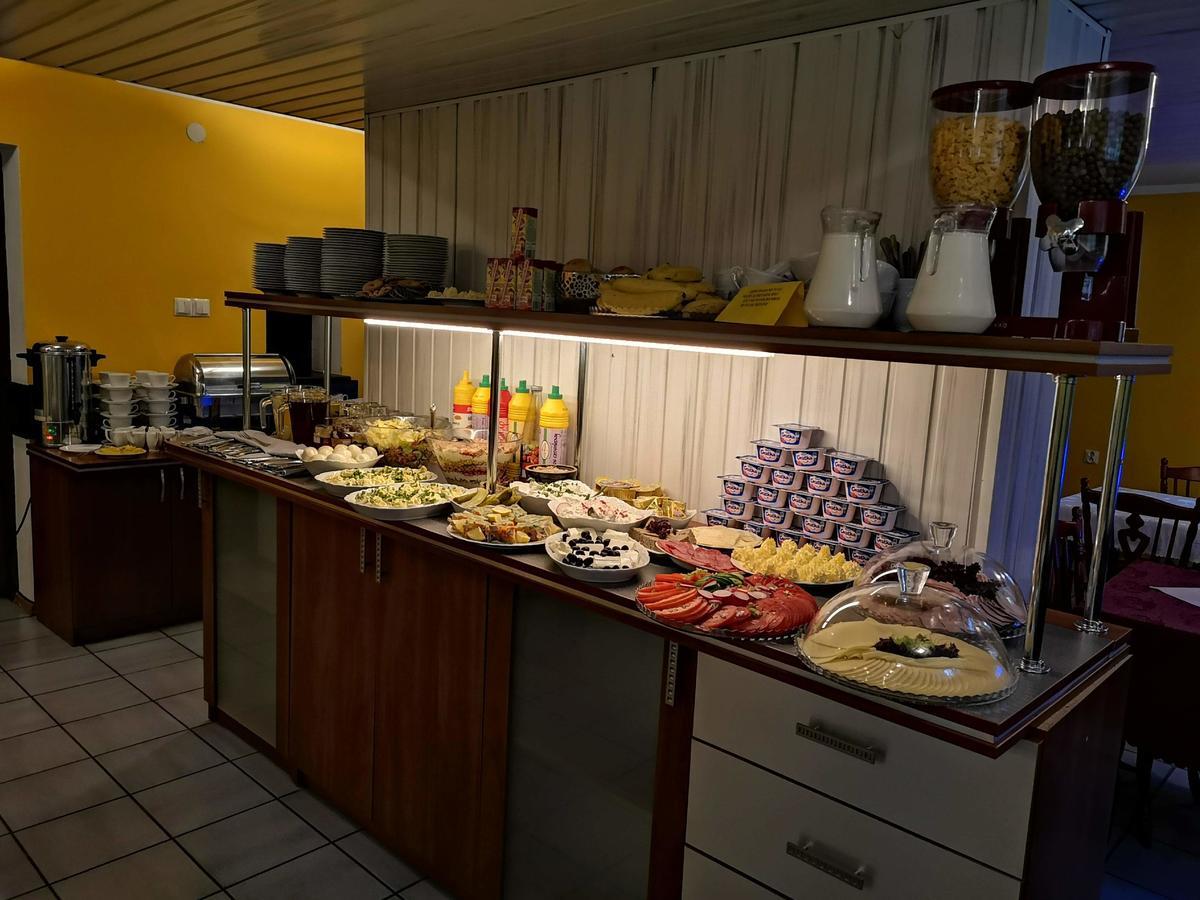 Hotel Kakadu Konin  Buitenkant foto