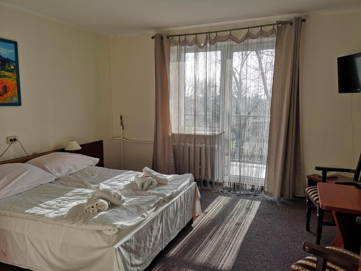 Hotel Kakadu Konin  Buitenkant foto
